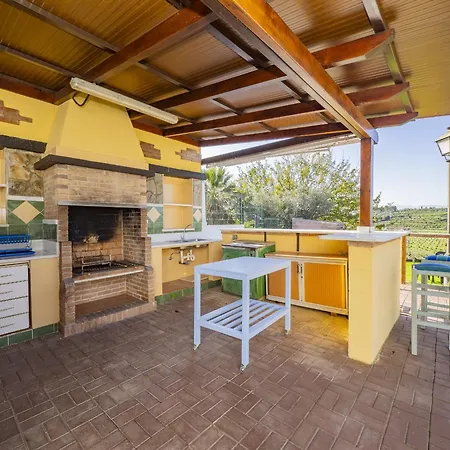 Holiday home Cubo's Berrocalas