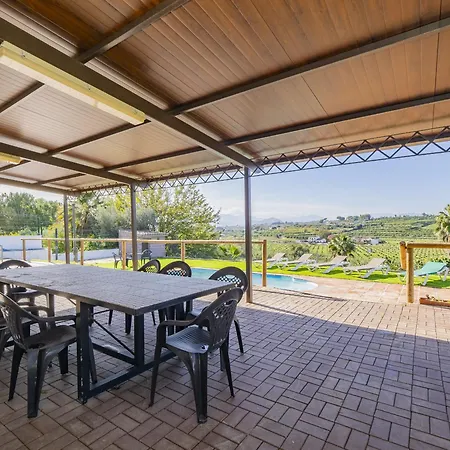 Holiday home Cubo's Berrocalas *