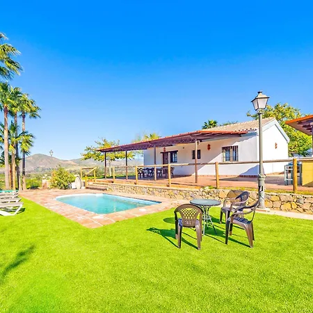 Holiday home Cubo's Berrocalas Cartama