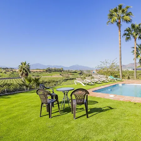 Holiday home Cubo's Berrocalas